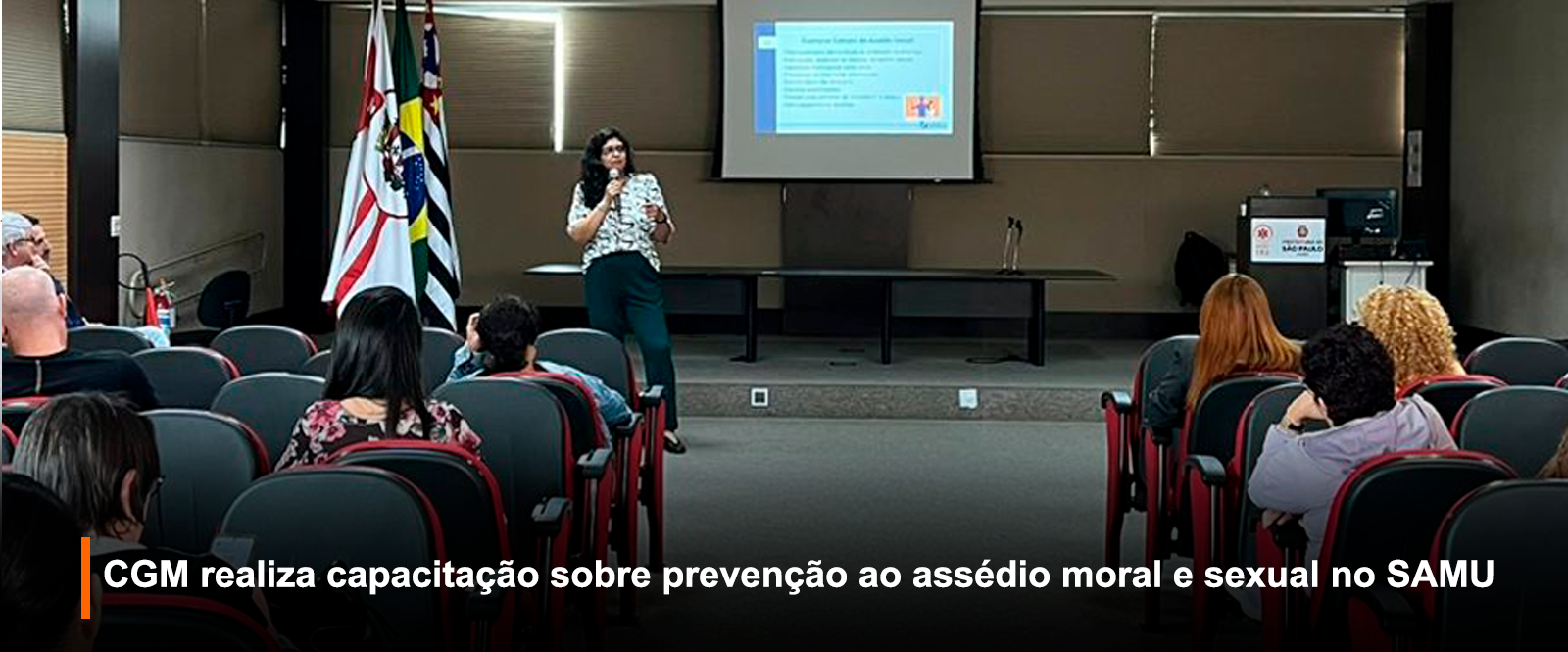 Fotografia de palestra em auditório