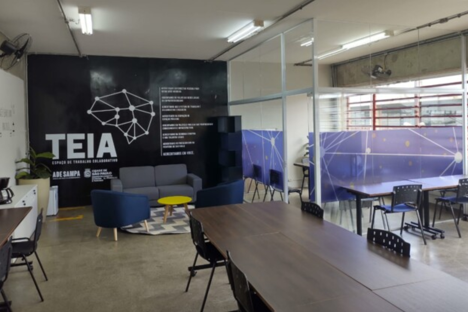 Imagem da sala de reunião do TEIA.